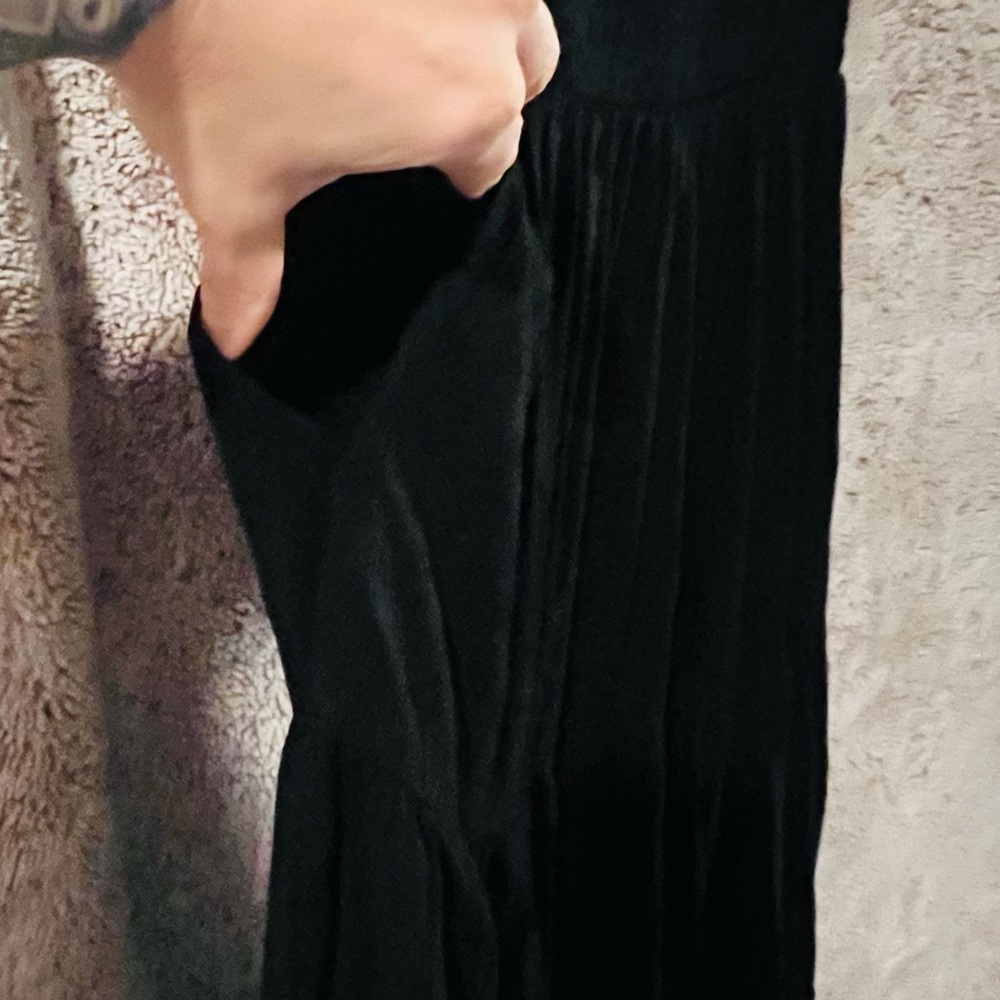 Elegant Black Strapless Evening Dress - Picture 3 of 3